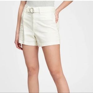 Gap white belted 4” high rise shorts size 6